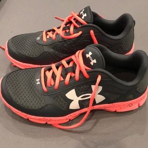 Women’s UA tennis shoe